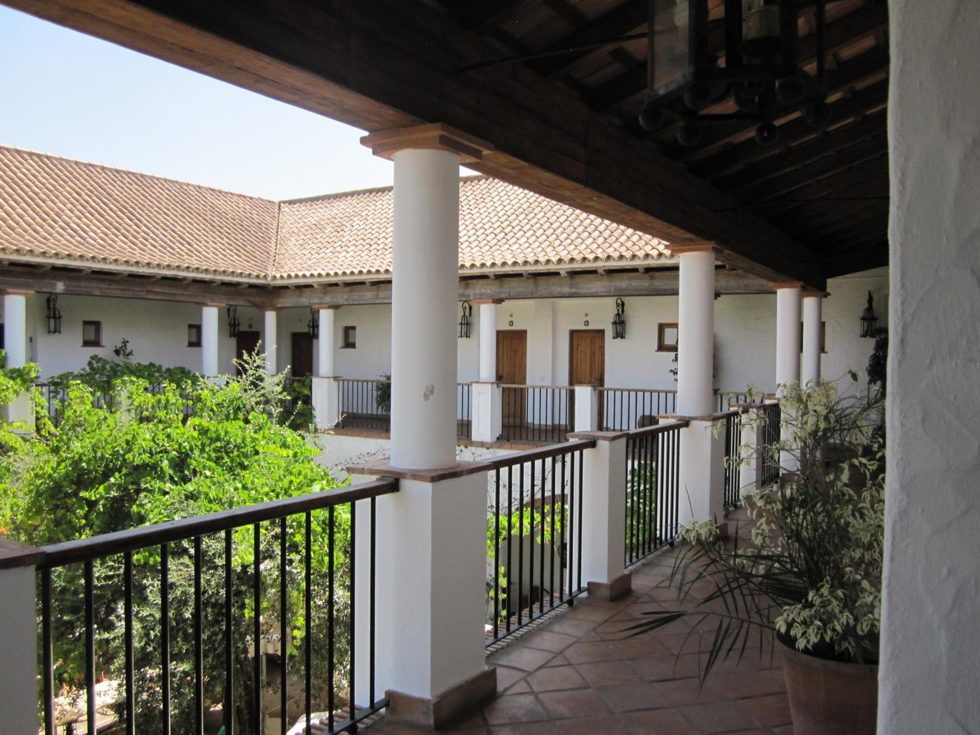 Hotel Cortijo Las Grullas Беналуп-Касас-Вієхас Екстер'єр фото